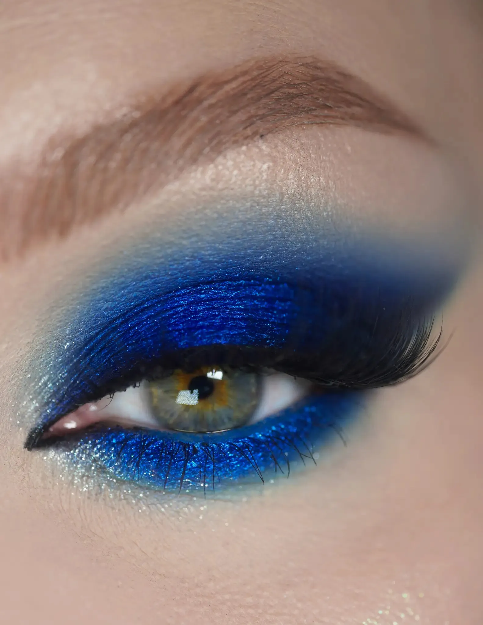 #38 Neon Blue Eyeshadow Glitter