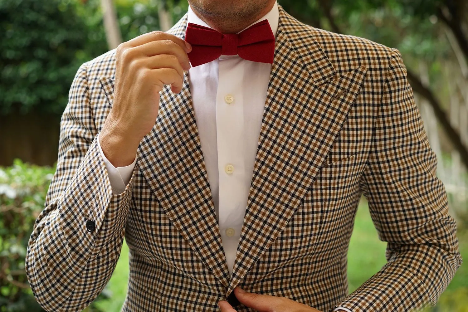 Apple Maroon Linen Bow Tie