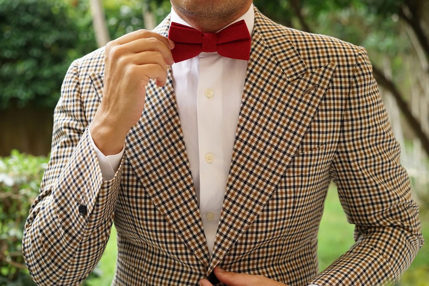 Apple Maroon Linen Bow Tie